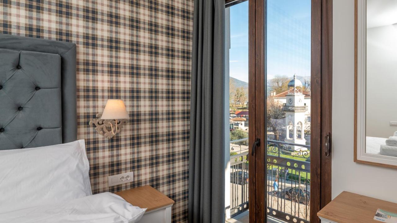 Brettania Hotel อิโออันนินา ภายนอก รูปภาพ