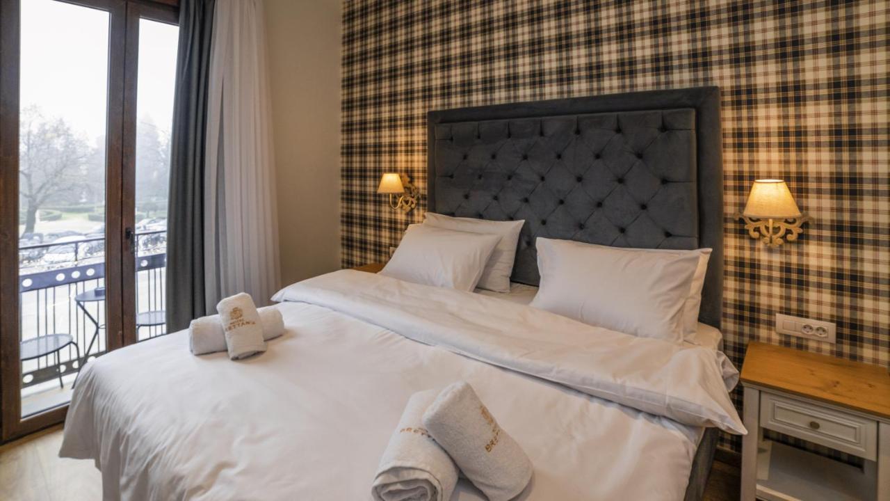 Brettania Hotel อิโออันนินา ภายนอก รูปภาพ