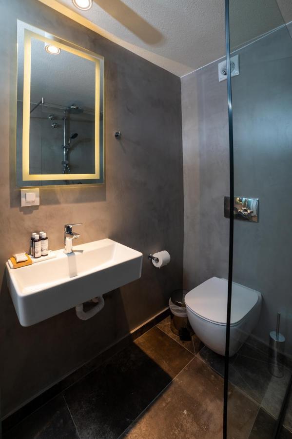 Brettania Hotel อิโออันนินา ภายนอก รูปภาพ