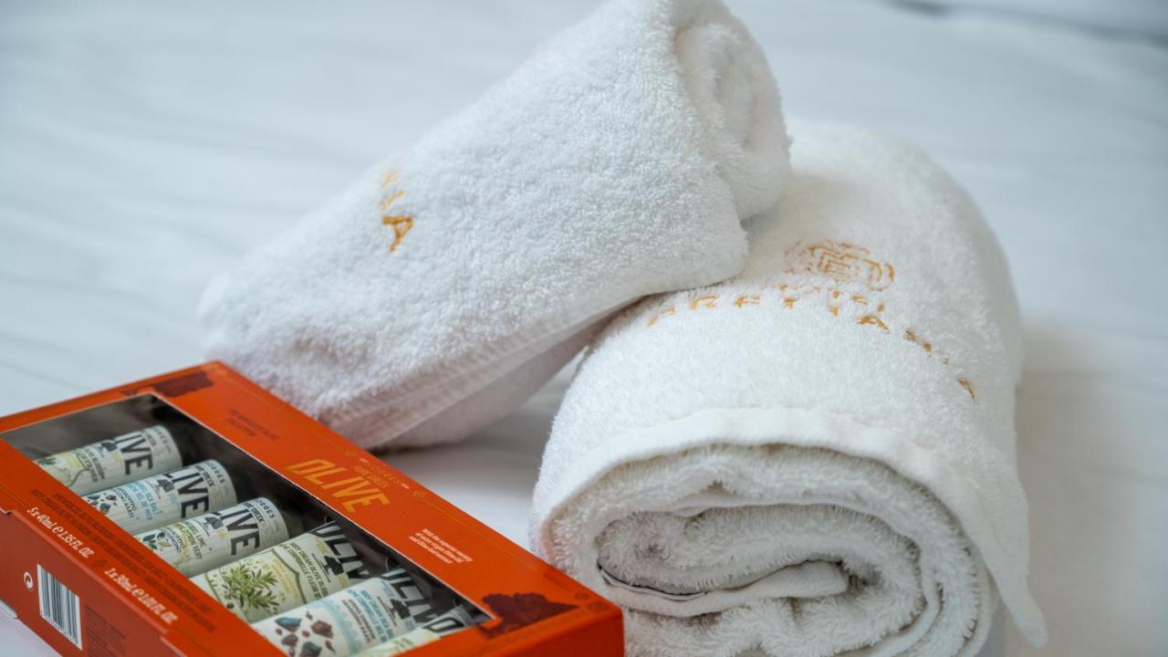 Brettania Hotel อิโออันนินา ภายนอก รูปภาพ