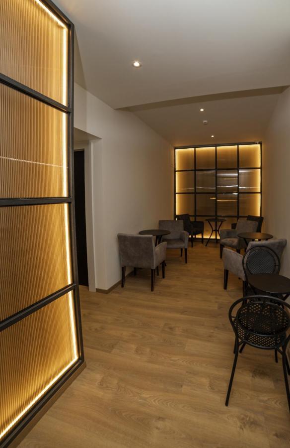 Brettania Hotel อิโออันนินา ภายนอก รูปภาพ